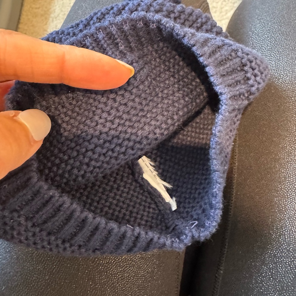 Baby gap hat and booties bundle - Picture 4 of 4